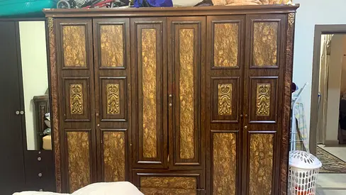 Acomplete bedroom set including wardrobes, 2 side tables, a dressing table with drawers , a mirror.