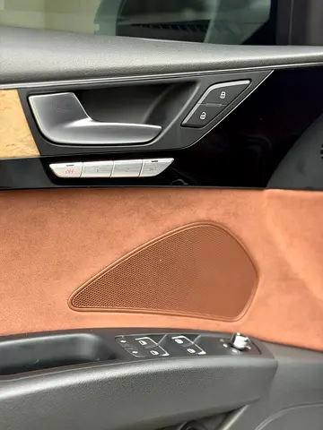 2011 AUDI A8 — миниатюра 18