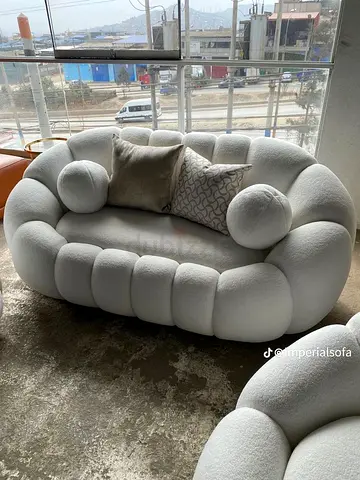 Modern Curved Plush 2-Seater Sofa in White Bouclé
