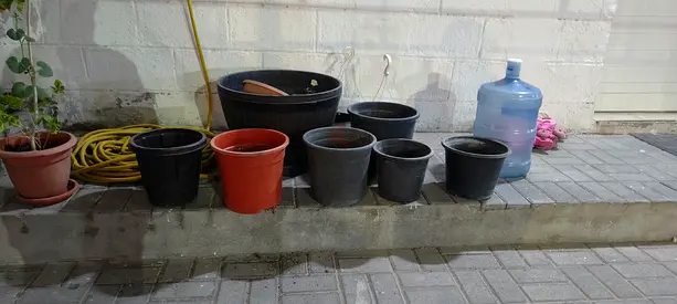 7 nos big plant pots for sale with 10 nos free small nursery pots