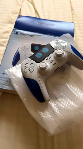 astro bot PlayStation 5 DualSense Wireless Controller - White/Blue (Like New)