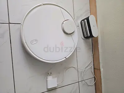 Xiaomi Mi Robot Vacuum (white) with charging dock - used