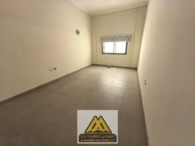 استوديو واسع بتكييف سبليت في موقع مميز قريب من جميع الخدمات وبأفضل سعر للإيجار في المويهات 1