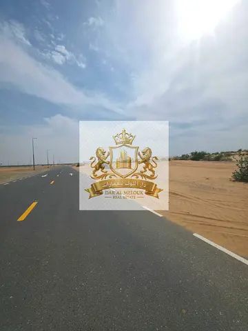 للبيع في الشارقة | مزيرعة – ضاحية الرحمانية
🏢 فرصة استثمارية مميزة – متوفر 6 أراضٍ تجارية 📐 مساحة كل أرض: 2,422 قدم²
🏗 تصريح البناء: أرضي + طابقين
📍 الموقع: جسر (5) بجوار مطار الشارقة
🔑 تملك حر لجميع