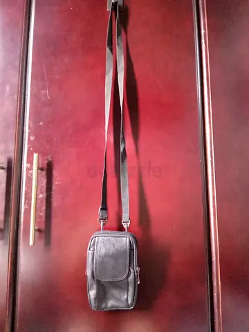 Small black leather crossbody/shoulder bag with adjustable strap