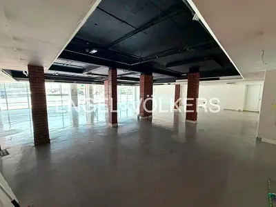 Prime Showroom | 5,000 Sq. Ft. | Umm Suqeim