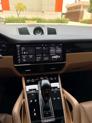 2020 Porsche CAYENNE thumbnail 12