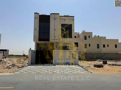 For sale with premium finishes: Two floors and a rooftop. Price includes registration and ownership fees. Freehold ownership available to all national