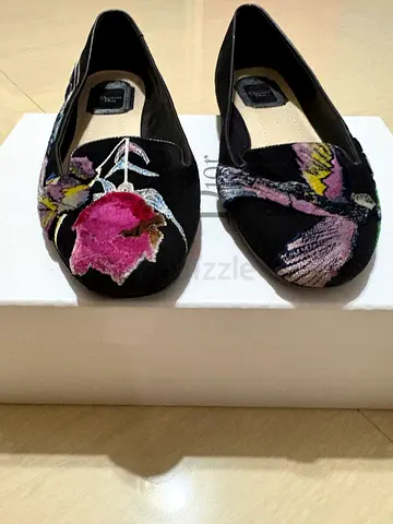 Black velvet embroidered slip-on flats, size EU 38