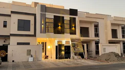 For sale directly from the owner: two floors and a rooftop. Freehold ownership for life, available to all nationalities. Price includes everything.