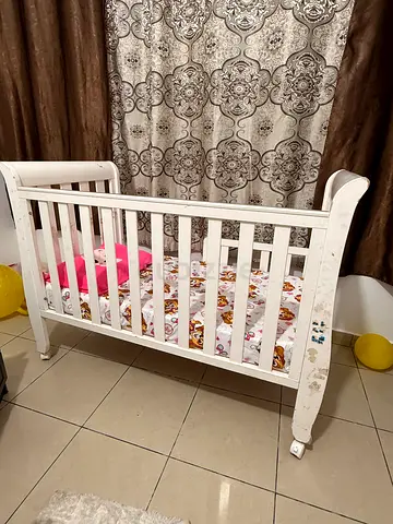 White Wooden Baby Crib / Rocking Bassinet - Good Condition