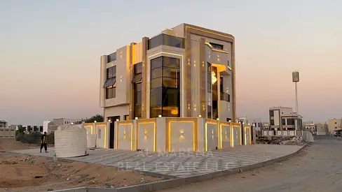 بالقرب من سفير مول | فيلا كورنر | 3400 قدم | طابقان وروف | 5 غرف نوم ماستر | موقع مميز | السعر شامل رسوم التسجيل والتمليك