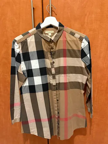 Womens Burberry-style checked long sleeve shirt - size medium