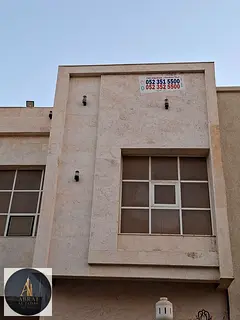 Townhouse for annual rent in a prime location near all amenities and main roads; flexible payment te
