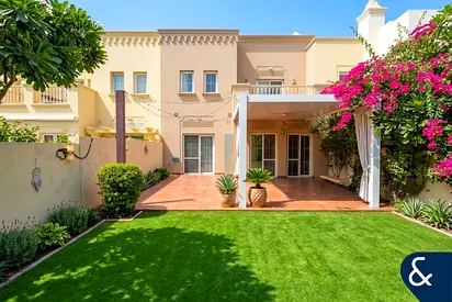 Upgraded | 3 Bedrooms | Maids | Lake View
