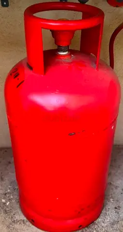 Emirates Gas - Red LPG Gas Cylinder - Used. Almost full gas with regulator and pipe