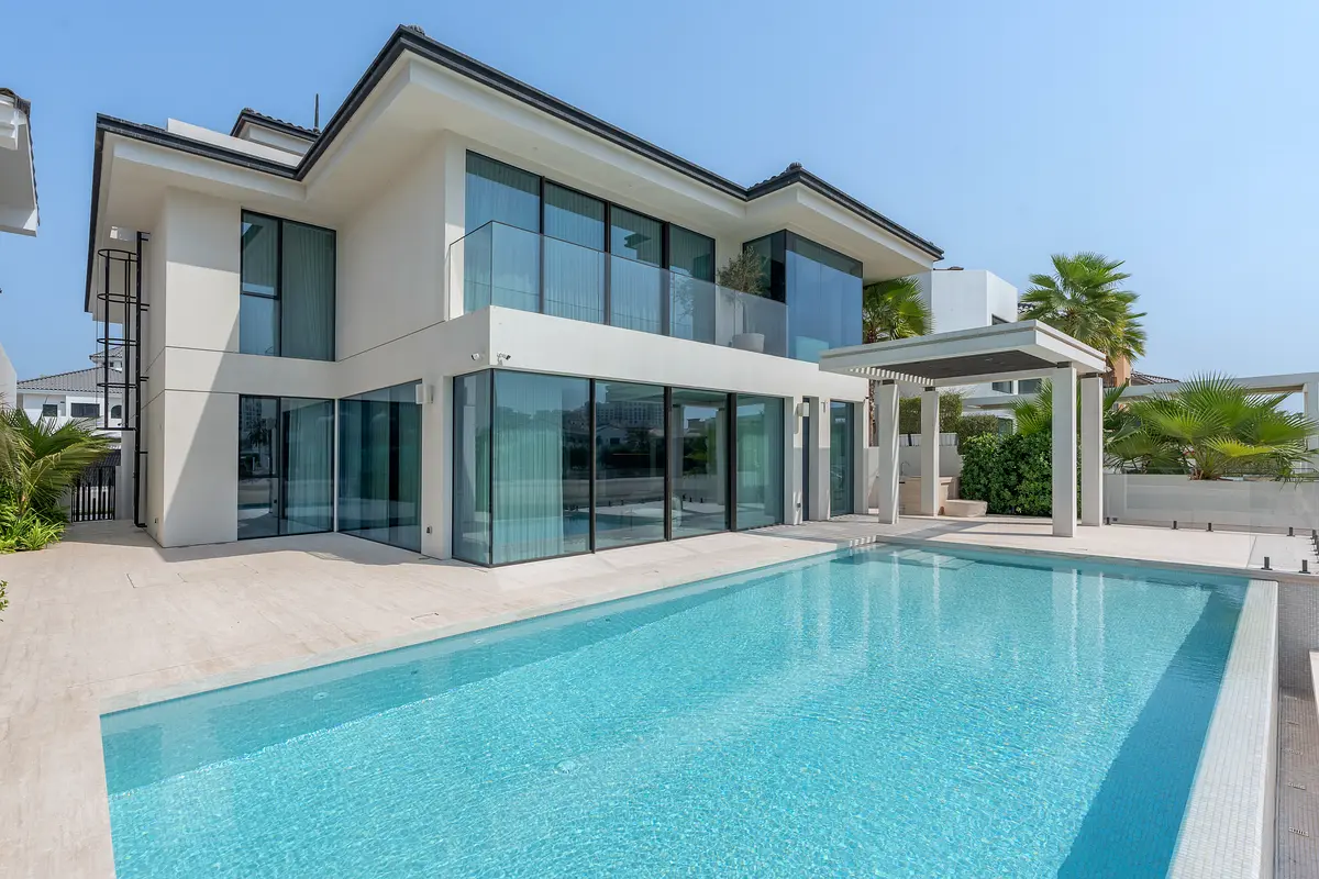 Fully-Upgraded Palm Jumeirah Villa With City Views