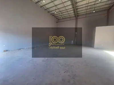 مستودع للإيجار السنوي في أم الثعوب – أم القيوين | 2,500 قدم² | كهرباء 25 كيلوواط | على شارع رئيسي | مناسب لجميع الأنشطة