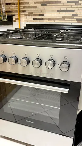 5-burner Freestanding Gas Cooker with Oven - Good Condition
