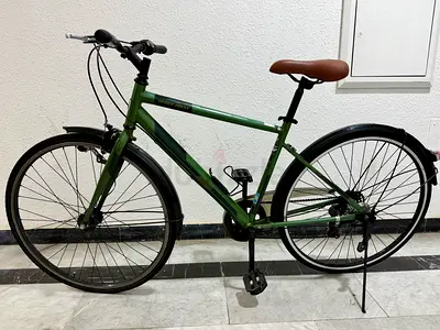 Hybrid city bike - 28 wheels, green frame, multiple speed