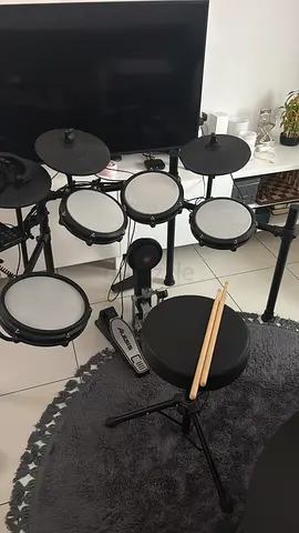Alesis nitro max electric drums