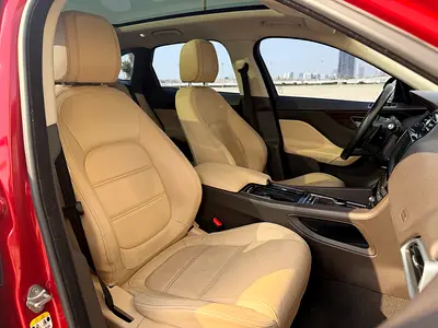 صورة 8 لـ 2018 Jaguar F-PACE