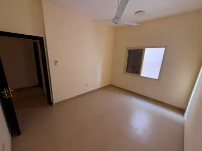 غرفة وصالة مساحة مريحة بناية عائلات وجديده سهولة الوصول إلى الشارقة ودبي