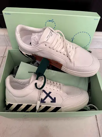 White Off-White style low-top sneakers, brand new , original box. no negotiation.