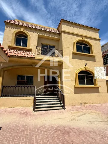 Ready-to-move-in commercial villa in a prime location with ample space