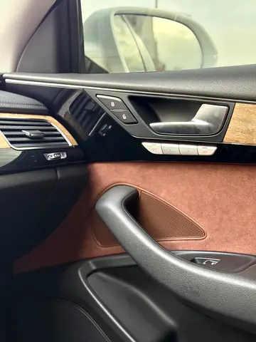 2011 AUDI A8 — миниатюра 19