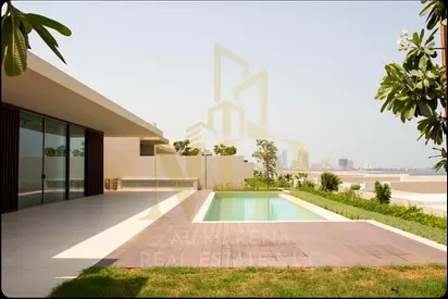 🏖️🏡✨ فيلا فاخرة للبيع على الشاطئ مباشرة في الزوراء – عجمان ✨🏡🏖️