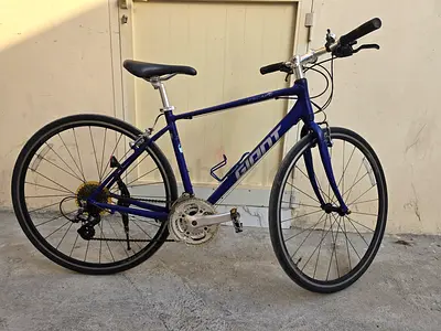Giant Escape hybrid aluminum bike