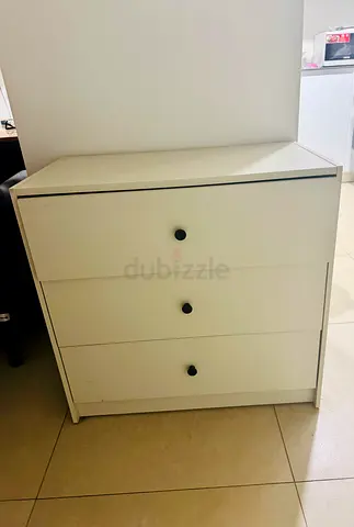 Simple white 3-drawer dresser / chest in good condition