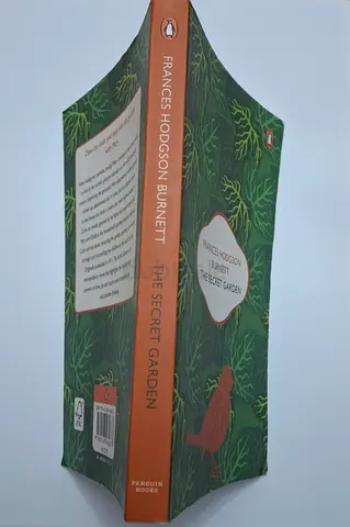 The Secret Garden by Frances Hodgson Burnett - Penguin Edition