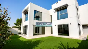 Elegant 5BR Luxury Villa | Landscaped Garden