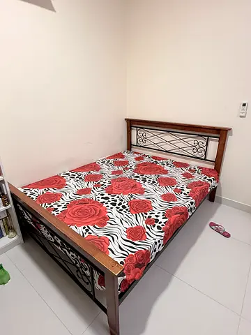QUEEN SIZE BED
