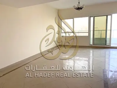 بنتهاوس للبيع او الايجار في الشارقه باطلاله علي بحيره اللممزر يوجد دور مرتفع ومنخفض 3 غرف وغرفه مساعده منزل و5 حمام اطلاله بحريه مفتوحه