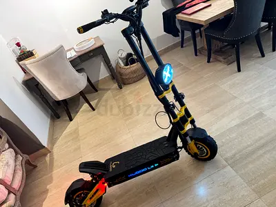 Kugoo LX11 + Electric scooter- Excellent condition