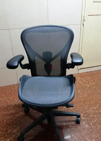 HERMAN MILLER AERON REMASTERED SIZE B FULLY LOADED