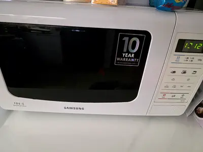 Samsung Microwave ME733K 20L. 800 Watt. Condition as Excellent.