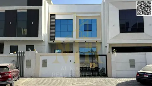 Two-story villa with luxurious finishes, located close to services and public facilities, at a negotiable price.