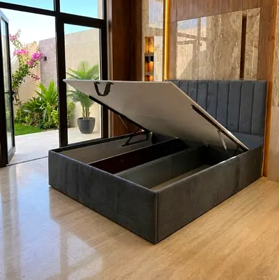 Brand new King size Hydrolic storage bed Available