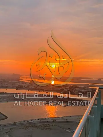 متاح لدينا بنت هاوس فاخر للبيع في الممزر الشارقة بإطلالة بحرية كاملة على بحيرة الخان والممزر 3 غرف غرفتان ماستر طابق مرتفع