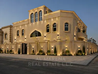 Attractive price, negotiable. 12 master bedrooms with 2 kitchens. Built-up area of ​​8,500 sq ft.