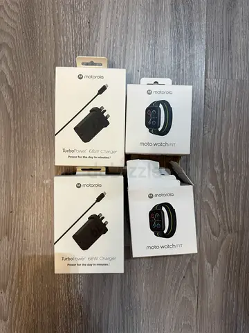 Moto Watch Fit and Motorola TurboPower Charger