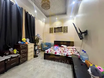 Luxury villa with 5 master bedrooms and roof terraces in Al Muwaihat 3, including electricity, water, and air conditioning.