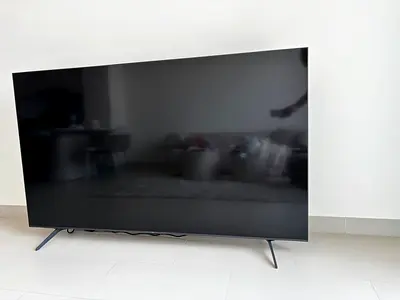 Large 4K LED TV - Excellent Condition, Stand Included