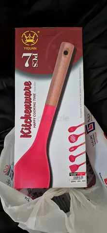 Set of 7 Kitchen Silicone Spatulas - New in Box. Never Used