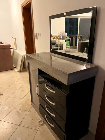 Wooden Dresser with Mirror and 5 Drawers - Good Condition