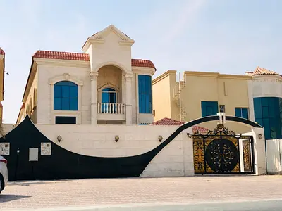 للإيجار فيلا سكني تجاري منطقه المويهات 1  علي الشارع الرئيسي مباشرة  مكونه من 5 غرف ماستر ومجلس وصاله مع غرفه خادمه